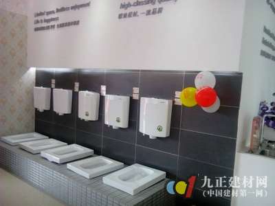 奥美斯卫浴v店面店面家里背景墙挂鹿画有什么讲究图片
