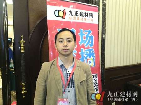 创伟洁具张总在培训会现场
