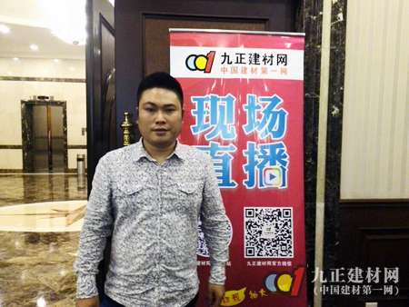 一帆卫浴淋浴房王总在培训会现场