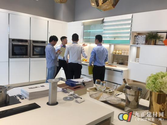 上海展"黑马"当道 九牧智造厨房新未来(图3) 上海展"黑马"当道 九牧智造厨房新未来(图3)