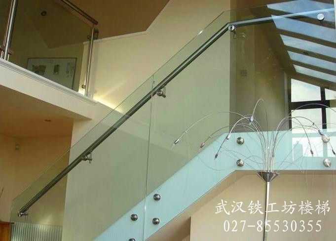 潜江钢结构楼梯玻璃扶手设计室|外挂玻璃扶手