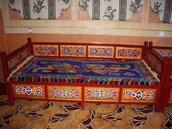 成都 藏式实木家具定制 藏式床 藏式椅子 藏式佛龛定制