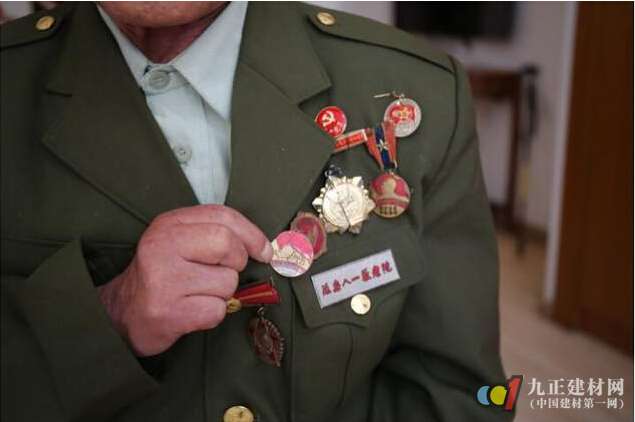 参战老兵服装和纪念章图片