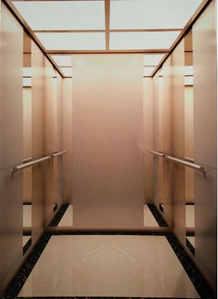 电梯轿厢扶手高度图片